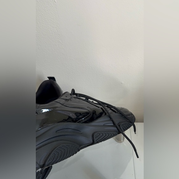 Steve Madden women’s possession black sneakers. Size 12M. - Picture 3 of 9